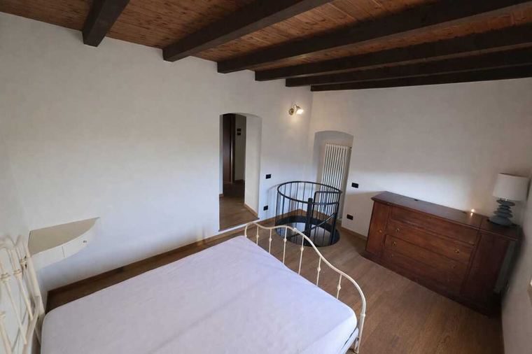 Berbenno apartment — bedroom